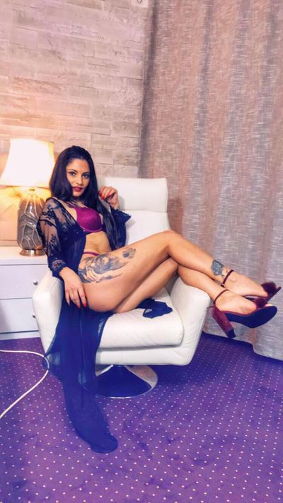 Julianne Pugh - Escort Girl from Fairfield California