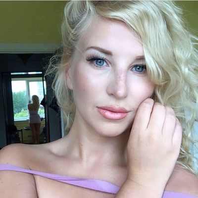 Brittany Bennet - Escort Girl from Des Moines Iowa
