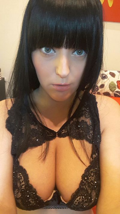 Leah Flores - Escort Girl from Pomona California