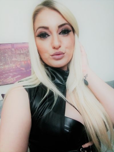 Julia Tenesse - Escort Girl from Fairfield California
