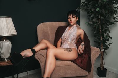 Vivi Hutton - Escort Girl from Lancaster California