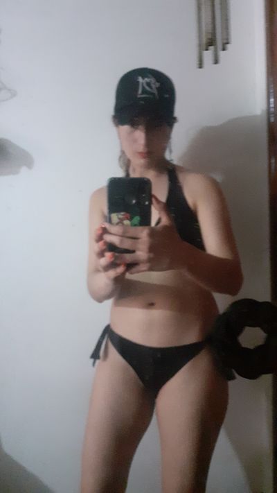 Brunette Escort in Hayward California