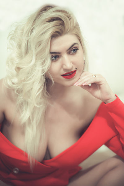 Alena Hall - Escort Girl from Topeka Kansas