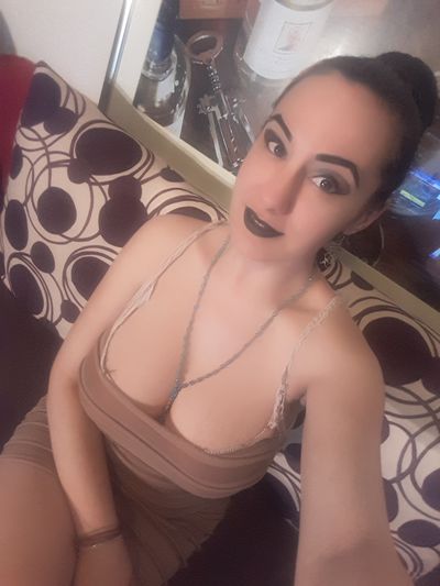 Milu Bubka - Escort Girl from Buffalo New York