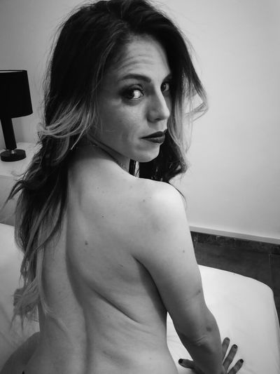 Brunette Escort in Everett Washington