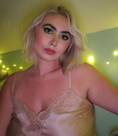 Redhead Escort in Sterling Heights Michigan