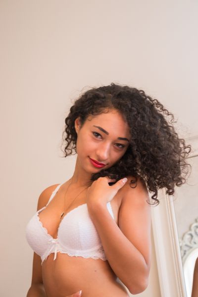 Curly Cindy - Escort Girl from Chattanooga Tennessee