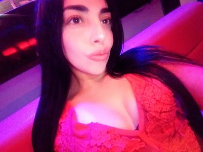Pearl G - Escort Girl from Davenport Iowa