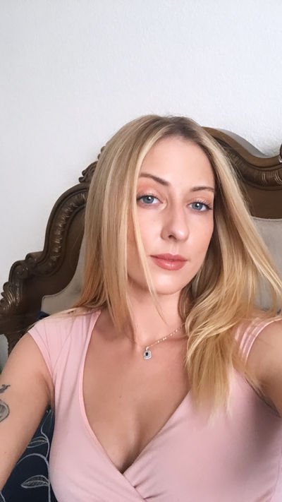 Fiona Snowin - Escort Girl from Oceanside California