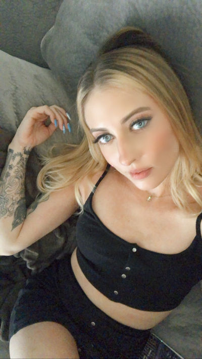 Fiona Snowin - Escort Girl from Oceanside California