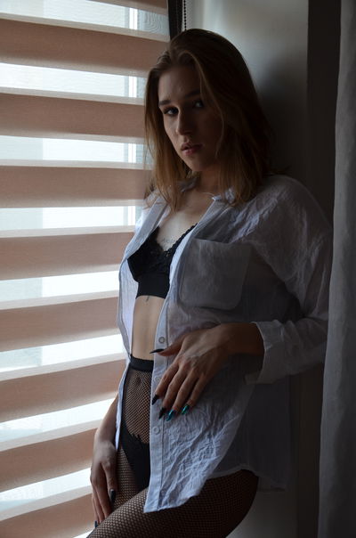 Redhead Escort in Sacramento California