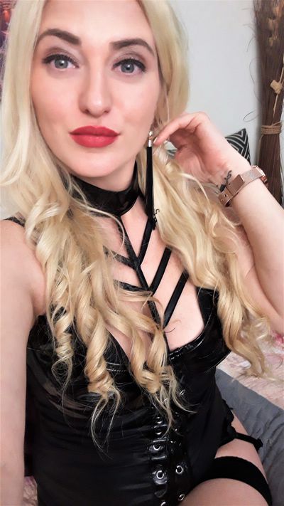 Julie Barb - Escort Girl from Clinton Michigan