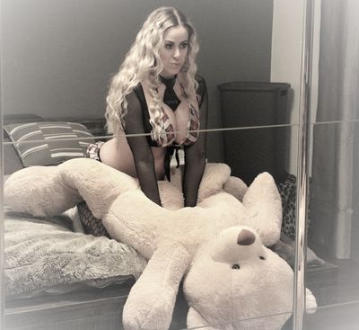 Linda Mackenzie - Escort Girl from Springfield Missouri
