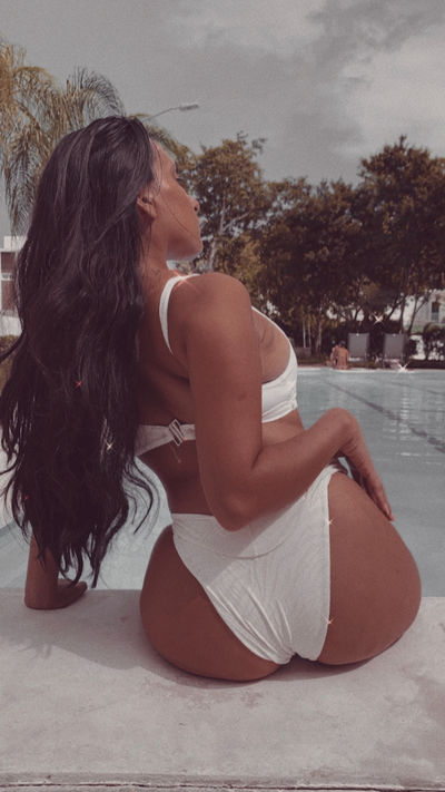 Luna Nora - Escort Girl from Spokane Washington