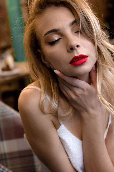 Silvia White - Escort Girl from Victorville California