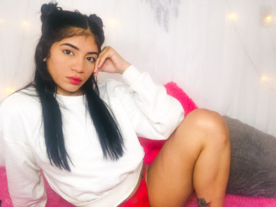 Sara Romanoff - Escort Girl from Los Angeles California