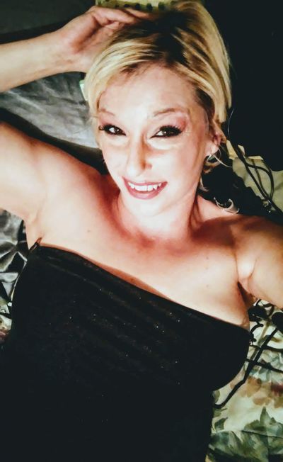 Redhead Escort in Cleveland Ohio