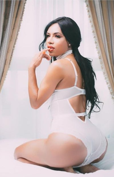 Chloe Towner - Escort Girl from Huntington Beach California