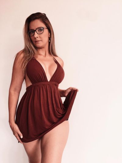 Brunette Escort in Davie Florida