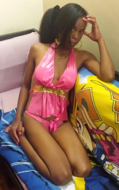 perlenoiretana - Escort Girl from Moreno Valley California