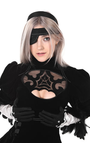 18 year old girl Arwen Gold loses her virginity after her car breaks down