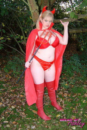 18 year old Euro hottie Ena Sweet posing non nude in denim shorts