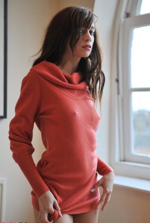 18 year old girl Arwen Gold loses her virginity after her car breaks down