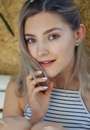 18 year old girl Amber nudes the cum from her bf's cock after they screw