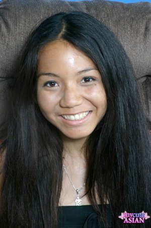 18 year girls lose their virginity while being double sexyed during a foursome