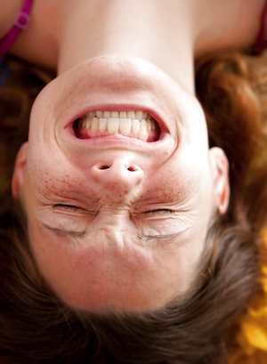 18 year old girl Agnes uncovers her perky tits as she gets completely naked