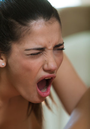 18 year old Brooke Lynn giving and receiving oral sex before facial cumshot