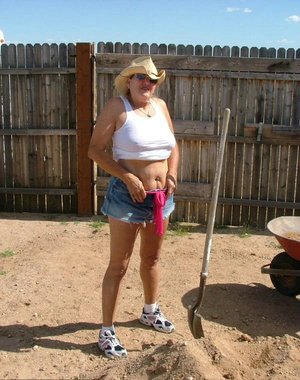 18 tear old schoolgirl Tiff Bannister takes selfies while disrobing in bedroom