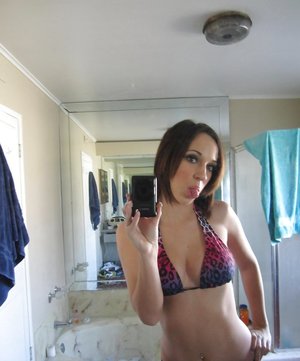 18 year old black girl Nia Nacci doffs school clothes to poses naked