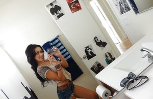 18 year old Brooke Lynn giving and receiving oral sex before facial cumshot