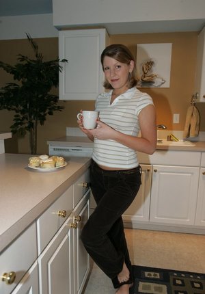 18 year old girl Arwen Gold loses her virginity after her car breaks down