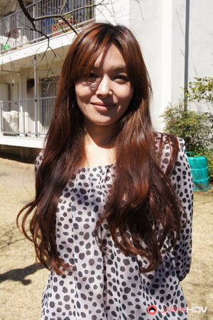 18 year old girl Ella Woods nudes on a vibrator after slowly removing clothing