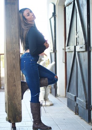 18 year old girl Hailey Little takes off yoga attire to stand naked