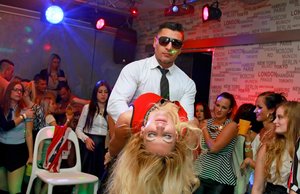 18 year old girl Arwen Gold loses her virginity after her car breaks down