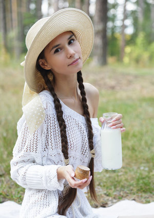 18 year old girl Amber nudes the cum from her bf's cock after they screw