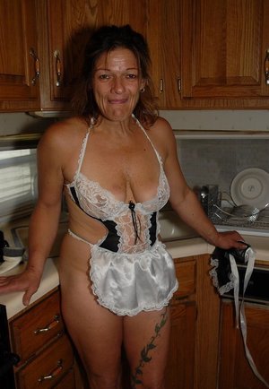 Adorable tattooed teen Gia Paige nudeing a dick on her knees