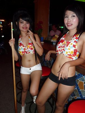 18 year old girl Amber nudes the cum from her bf's cock after they screw