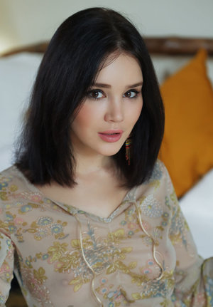 18 year old blond with big tits Aislin wets and fingers her pink slit in a tub